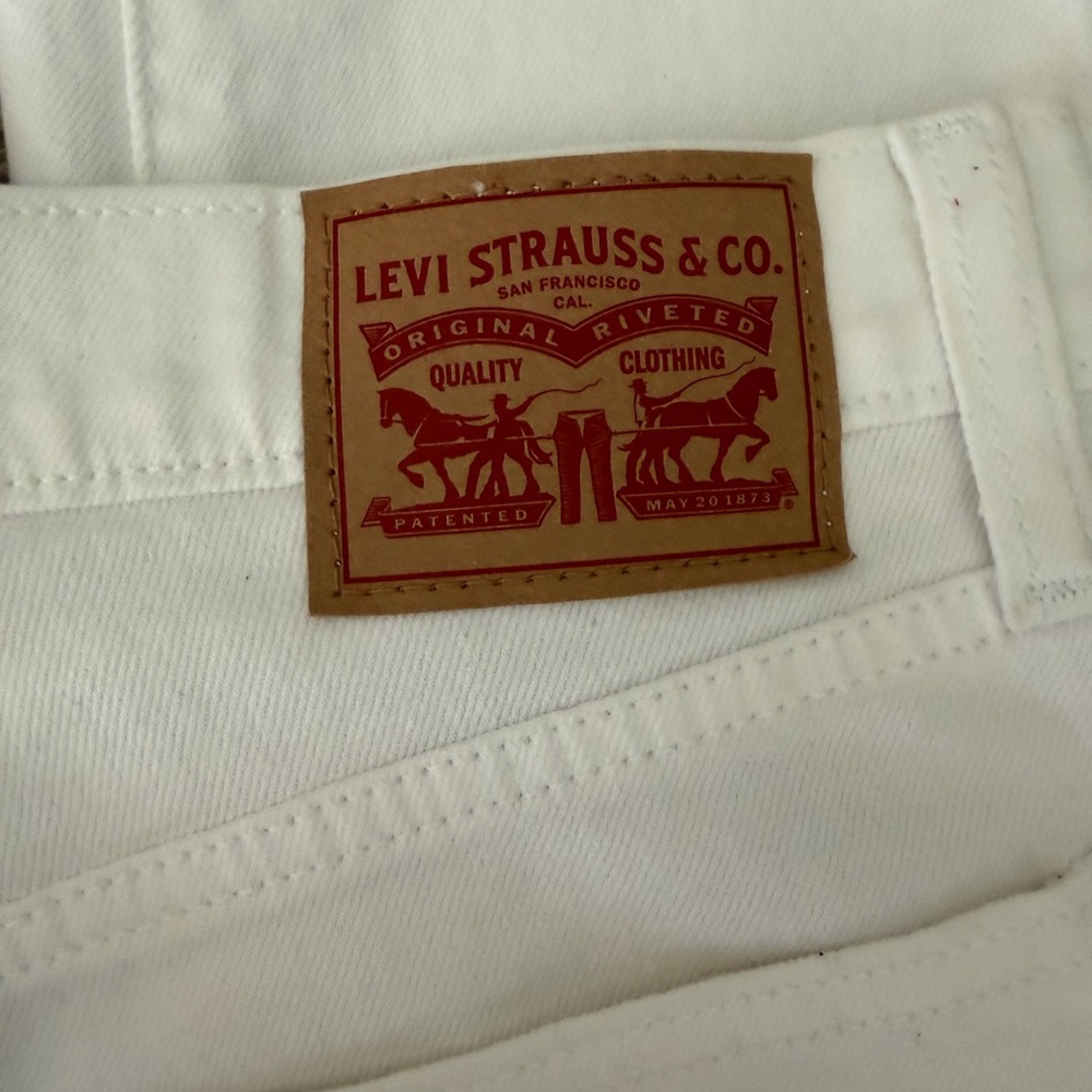Levi's Women's Wedgie Straight Leg Jeans - White - Picture 8 of 12